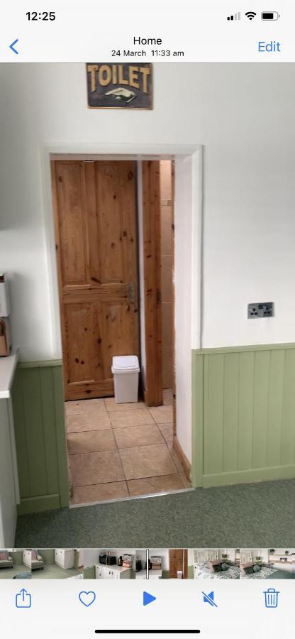 Barrs Court Beds Warmley Exterior foto